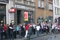 Fanoušky Slavie přivezly autobusy až k Pubu do Pražské Slavie.
