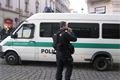 Policie odřízla fanoušky Slavie od okolního světa v Pražské ulici a okolí.&#160;