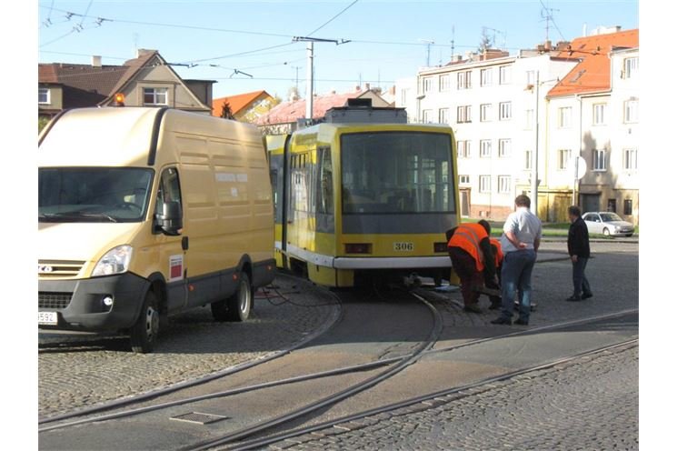 Tramvaj vykolejila na konečné linky číslo 1 na náměstí Milady Horákové.