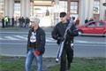Svolavatelé po schůzce s policií a zástupci města těsně před pochodem.&#160;