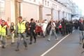 V sevření policie vyráží pochod na trasu.