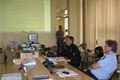 Policejní štáb, který nepřetržitě sleduje dění ve městě během opatření. Zde se shromažďují veškeré záznamy, události a informace.