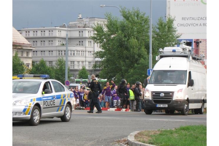 Doprovod fanoušků fotbalového týmu Mariboru na stadion 20.8.2013.