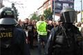 Nejen těžkooděnci, ale v přímém kontaktu s účastníky pochodů a shromáždění, s fanoušky fotbalových týmů je Antikonflitní tým...Pochod extrémistů 24.8.2013.