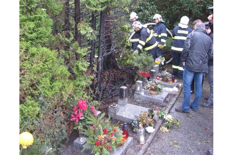KT - požár na hřbitově KT - požár na hřbitově