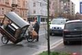Auto se srazilo s pojízdným stánkem s kávou, Klatovská 11.11.2013. 