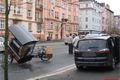 Auto se srazilo s pojízdným stánkem s kávou, Klatovská 11.11.2013. 