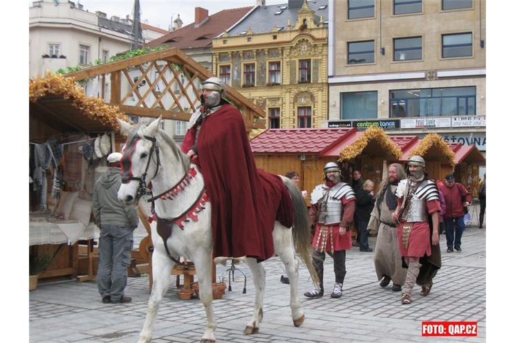 Na Martinské trhy dorazil i Svatý Martin s družinou. Na Martinské trhy dorazil i Svatý Martin s družinou.