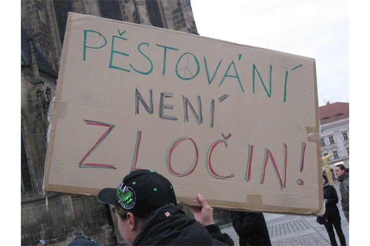 Petiční akce proti zátahům na growshopy v Plzni 13.11.