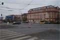 Křižovatka v sadech Pětatřicátníků vypadá celkem klidně. V okolí ale stojí kolony.