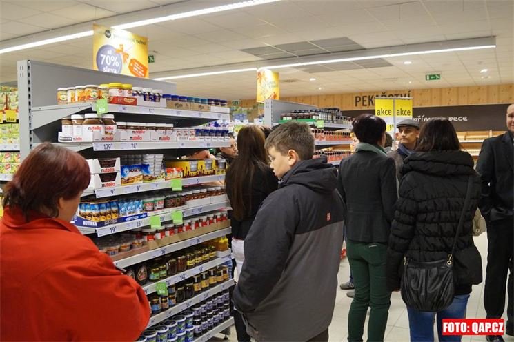 Otevření nového hypermarketu na Vinicích. Otevření nového hypermarketu na Vinicích.