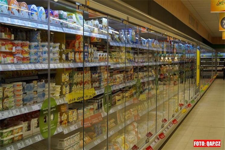 Otevření nového hypermarketu na Vinicích. 