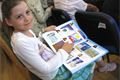 Jedna z&#160;přispěvatelek obrázků do knihy osmiletá Barbora Hrachovcová ze ZUŠ ve&#160;Chválenické ulici. 
 