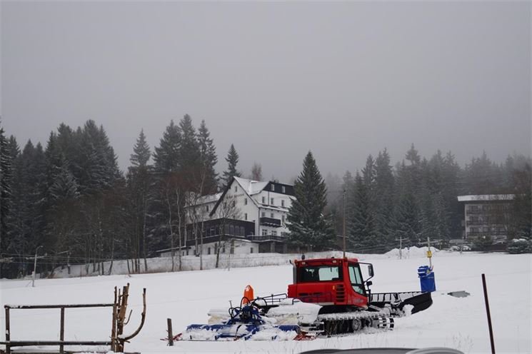 Šumava se před prvním lyžařským víkendem dočkala pořádného přídělu sněhu. Šumava se před prvním lyžařským víkendem dočkala pořádného přídělu sněhu.