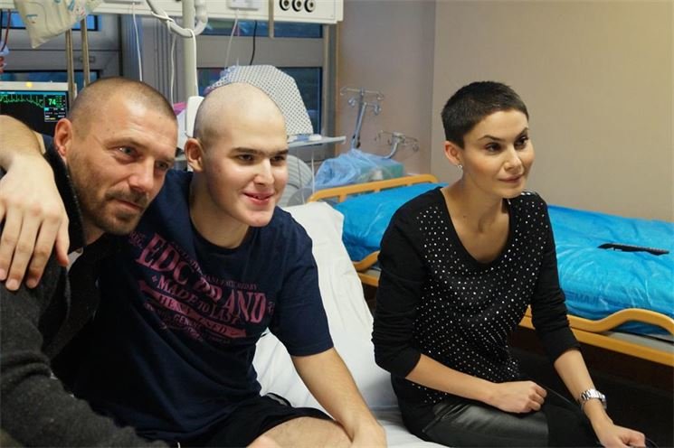 Vlaďka a Tomáš Řepkovi navštívili děti na Hemato-onkologickém oddělení FN Plzeň.