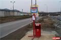 Kvůli stavbě silnice se posunuly i zastávky MHD. 
