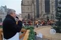 Centrální obvod rozdal na náměstí Republiky v Plzni 100 litrů předvánoční gulášovky.