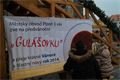 Centrální obvod rozdal na náměstí Republiky v Plzni 100 litrů předvánoční gulášovky.