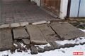 Nejen budova, ale ani okolí rozhodně není úplně v pořádku... 