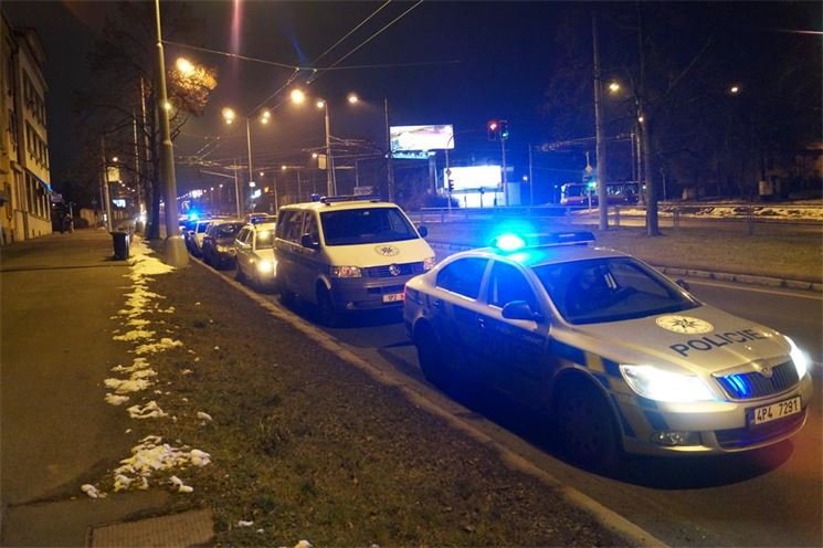 Kontroly v hernách a nonstopech na Doubravce v Plzni. Kontroly v hernách a nonstopech na Doubravce v Plzni.
