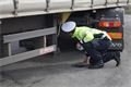 Policejní kontroly na hlavním tahu u Losiné.