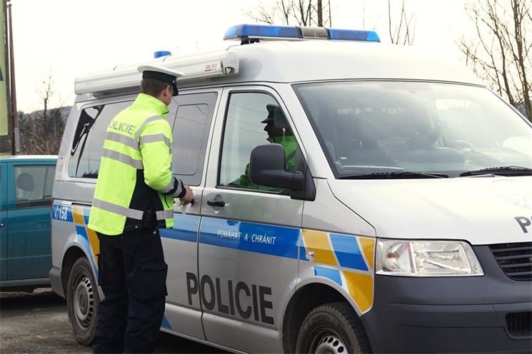 Policejní kontroly na hlavním tahu u Losiné. Policejní kontroly na hlavním tahu u Losiné.