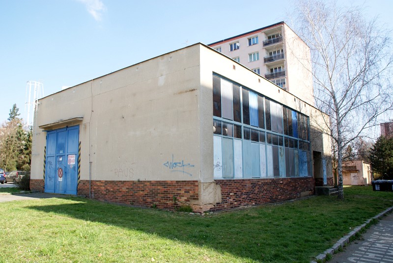 V Sokolovské přibyde parkovacích míst, bourat se bude další výměník, FOTKY!