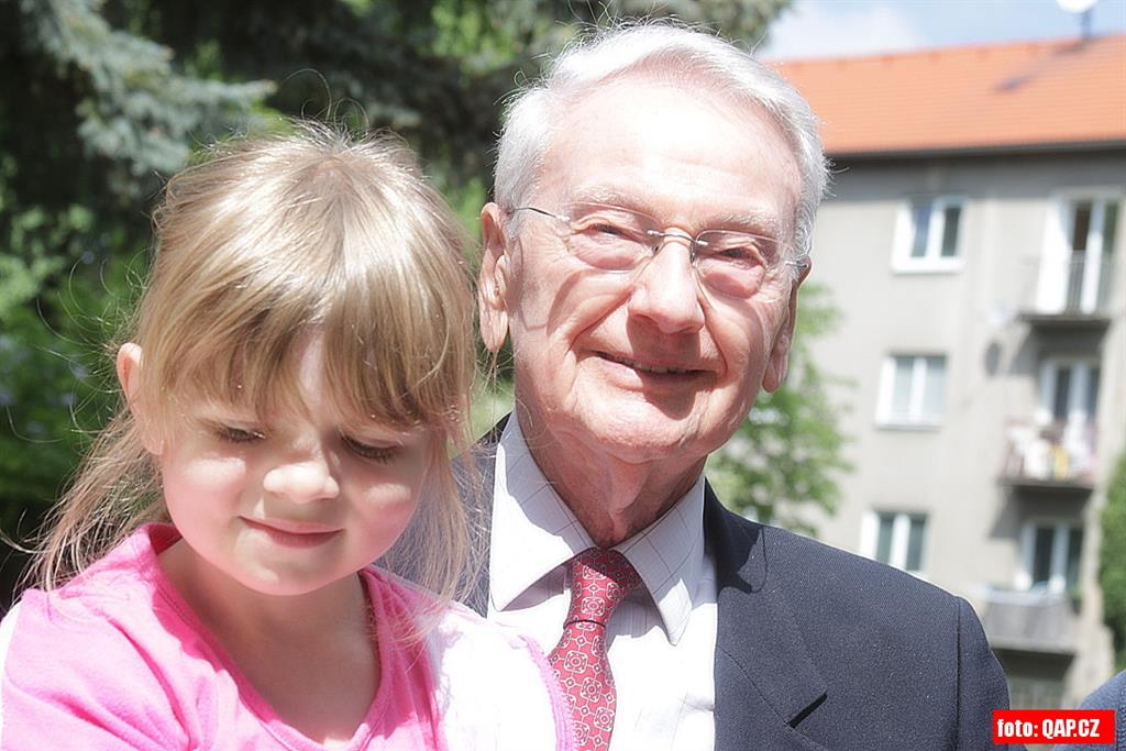 Obrovský zážitek pro děti ve 22. MŠ. Navštívil je veterán Earl Ingram - FOTKY