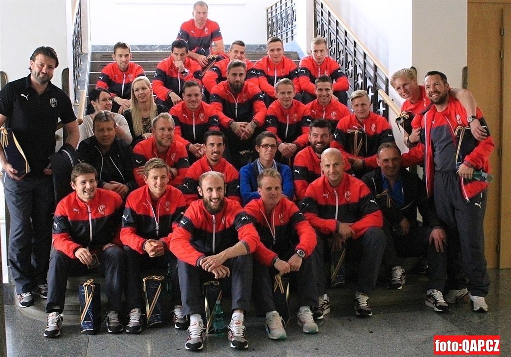 Hejtman ocenil mistrovské fotbalisty plzeňské Viktorky - FOTKY