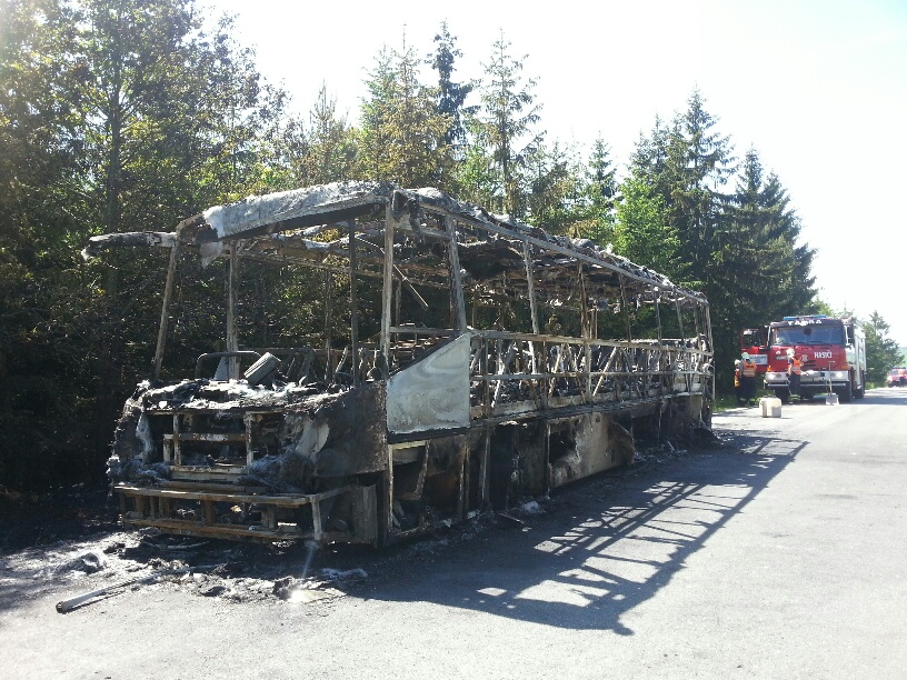 Za Borovnem hořel autobus, který převážel děti - FOTKY