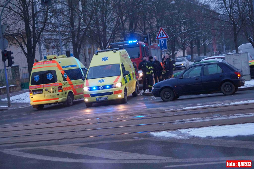 Na náměstí Míru srazilo auto školačky - FOTKY