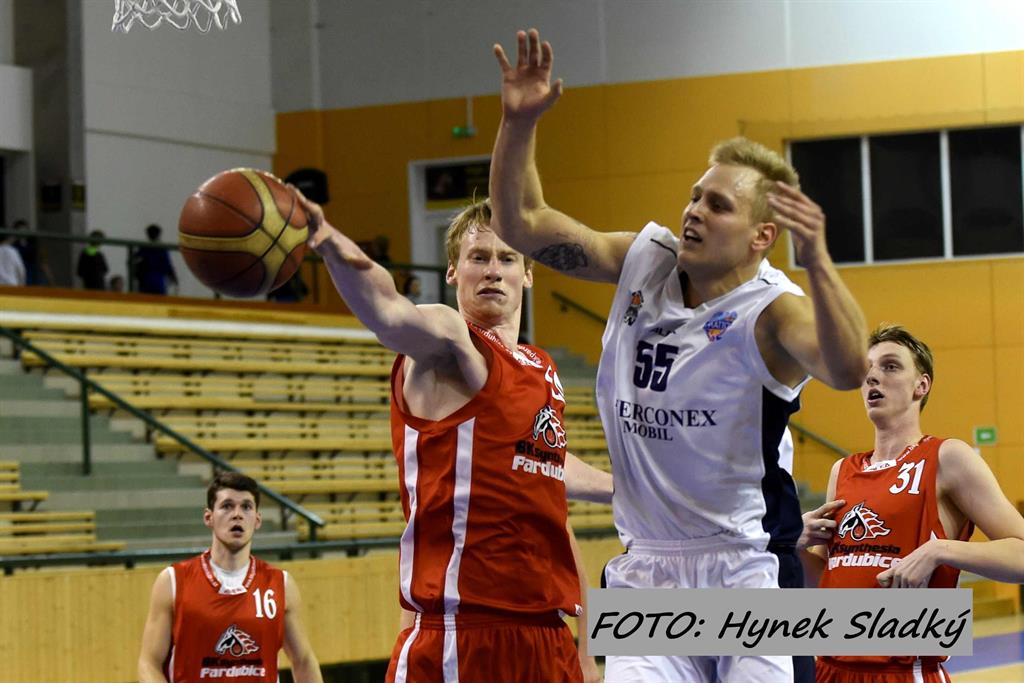 Plzeňští basketbalisté si poradili s Pardubicemi – FOTKY