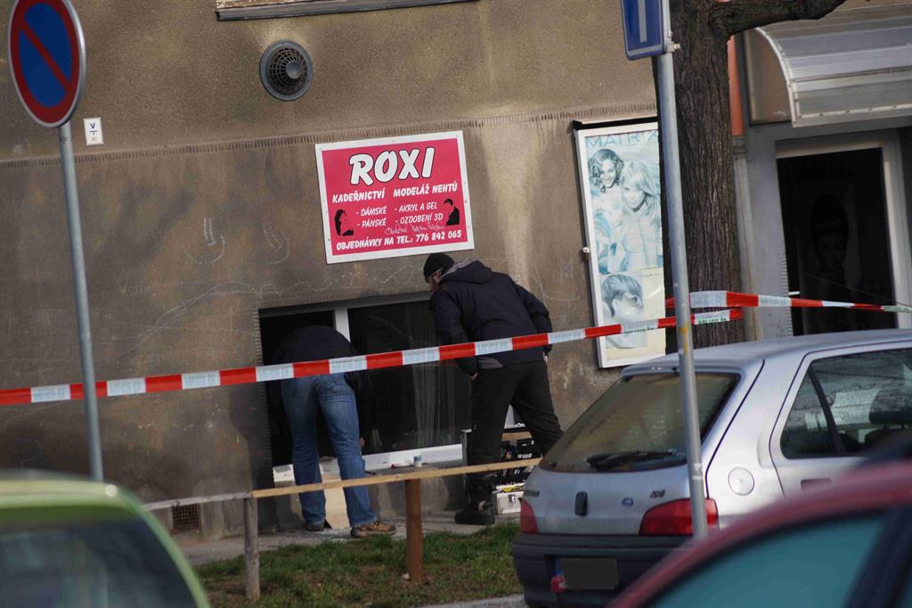 Požár kadeřnictví na Borech! Hořelo nejspíš rukou žháře - FOTKY