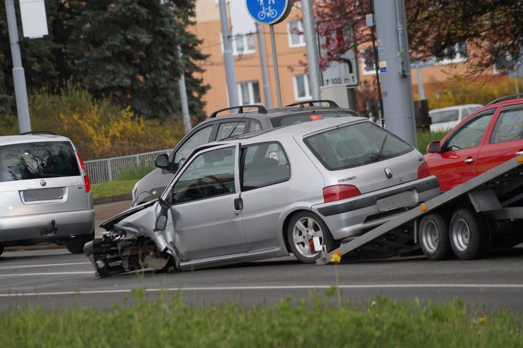 Série nehod v Plzni: na Slovanech došlo k čelnímu střetu - FOTKY