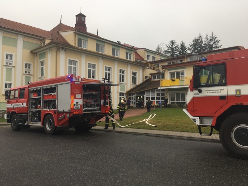 Domov pro seniory ovládly hasičské manévry - FOTKY