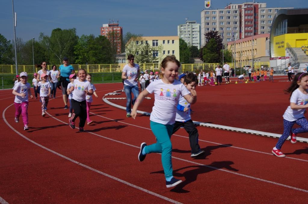 Pět stovek dětí soutěžilo na Sportovních hrách mateřských škol - FOTKY