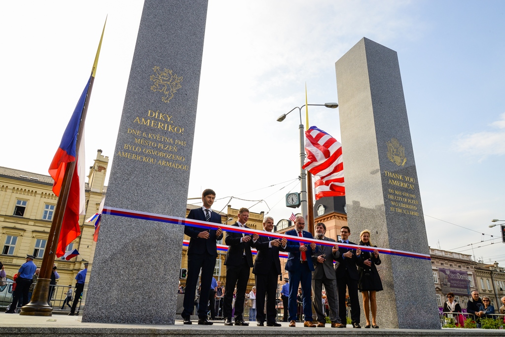 Obnovený pomník Díky, Ameriko! se dočkal slavnostního odhalení - FOTO
