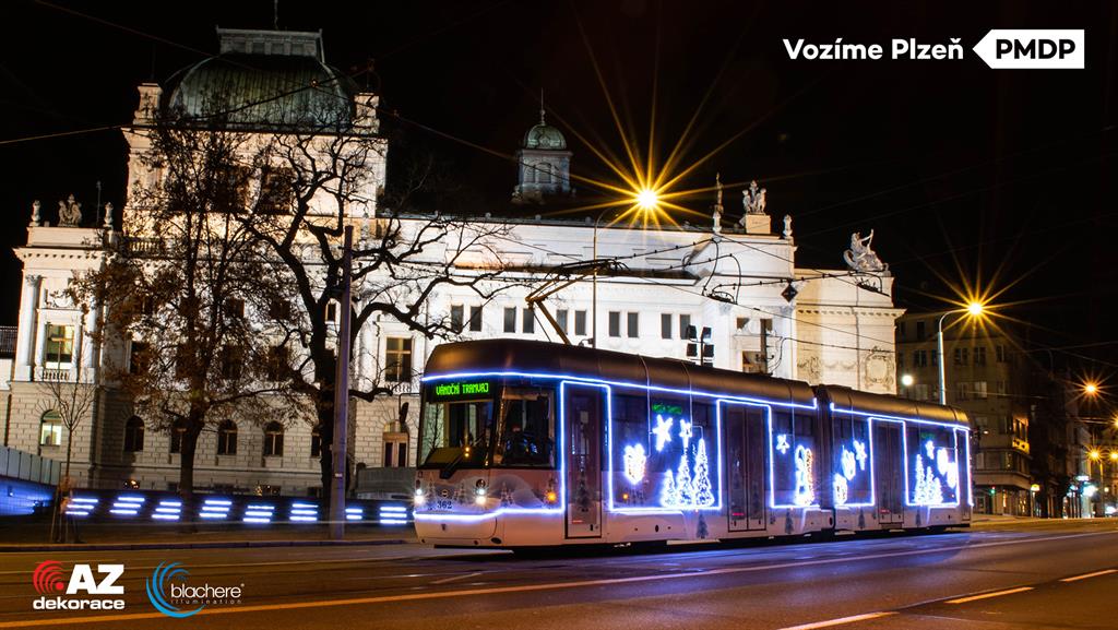 Vánoční tramvaj se v Plzni stala megahitem! Jak vznikala? FOTKY