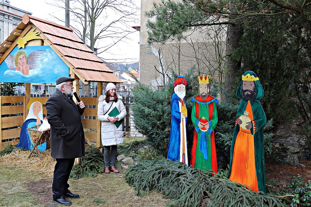 Lidé v Radnicích na Rokycansku přivítali advent, sami vyráběli betlém – FOTKY