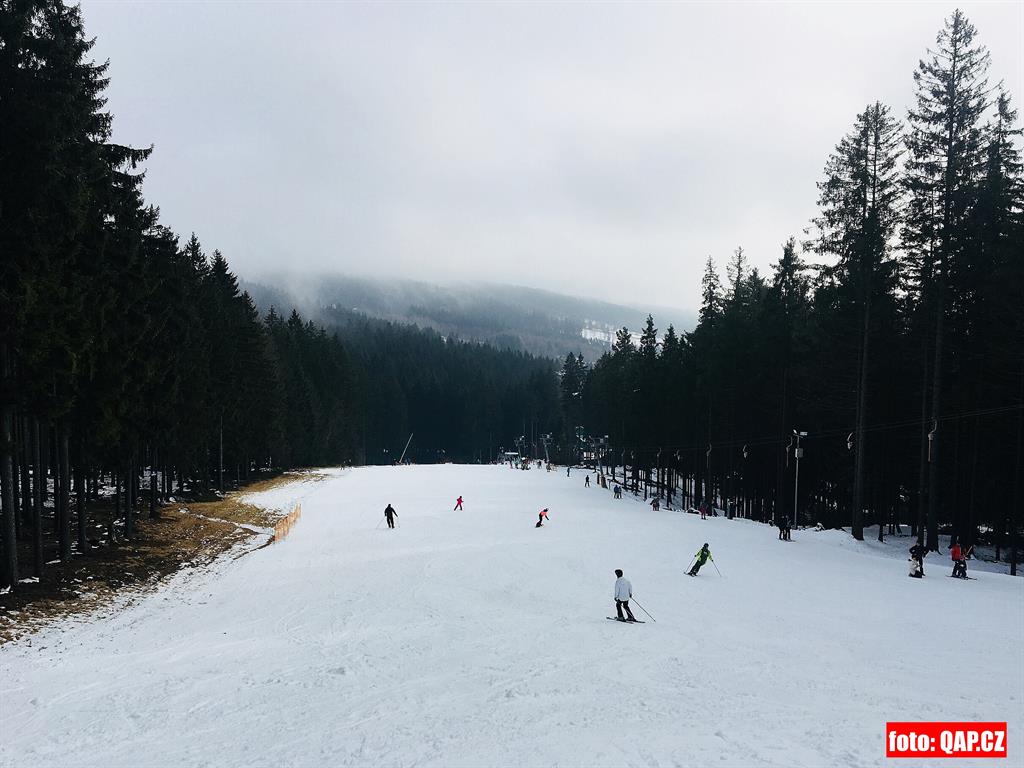 Jak se lyžuje na šumavském Špičáku? Podívejte se na aktuální fotky