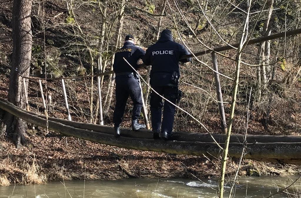 Policisté vyrazili na kontrolu chat. Prověřili přes tisíc objektů – FOTKY