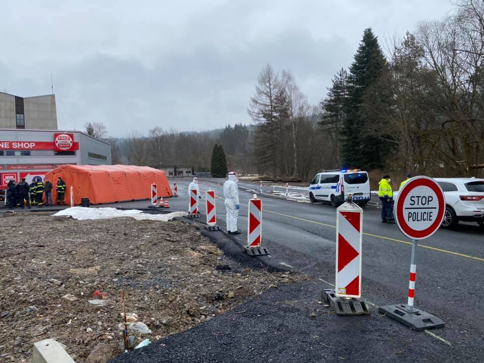 Na hranicích odstartovaly kontroly kvůli koronaviru - FOTKY