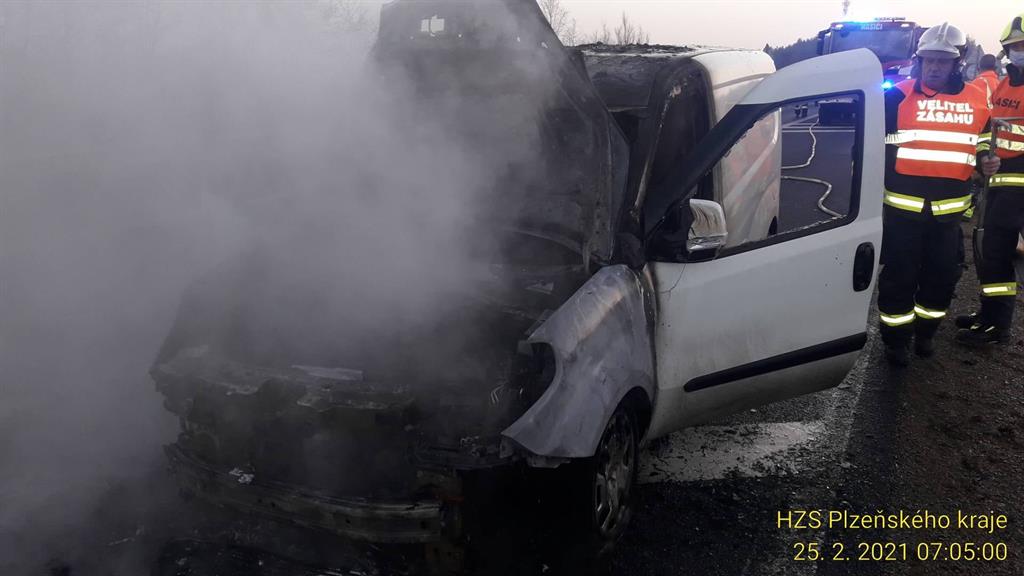 Požár dodávky na dálnici D5 - FOTKY