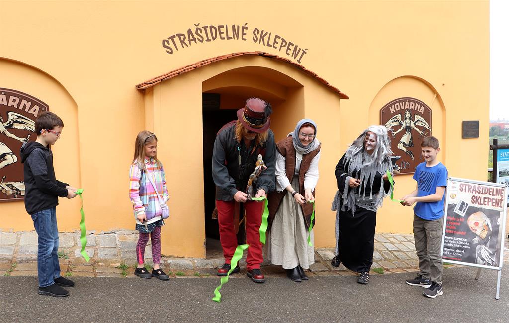 Zoo představila novou expozici. Staročeský statek má staročeská strašidla
