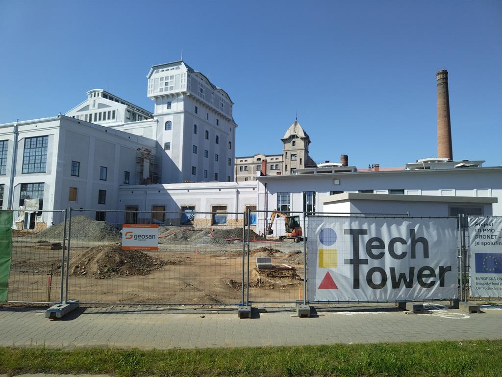 Stavba TechTower v Plzni ve Světovaru finišuje - FOTKY