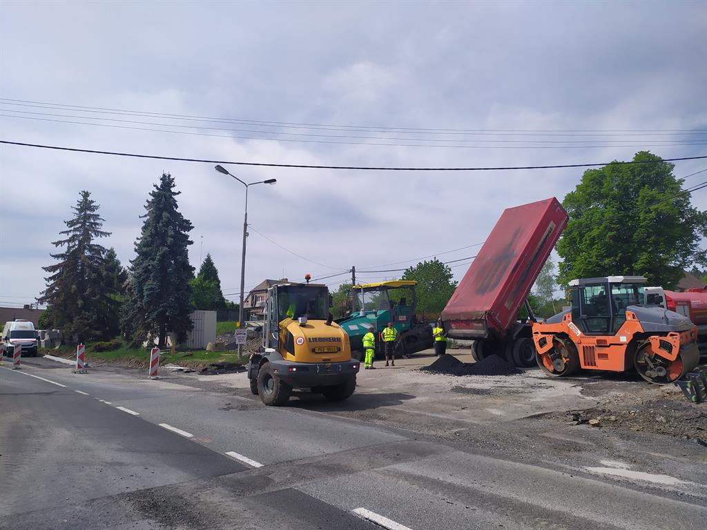 Opravy na hlavním tahu ve Štěpánovicích probíhají dle plánu - FOTO