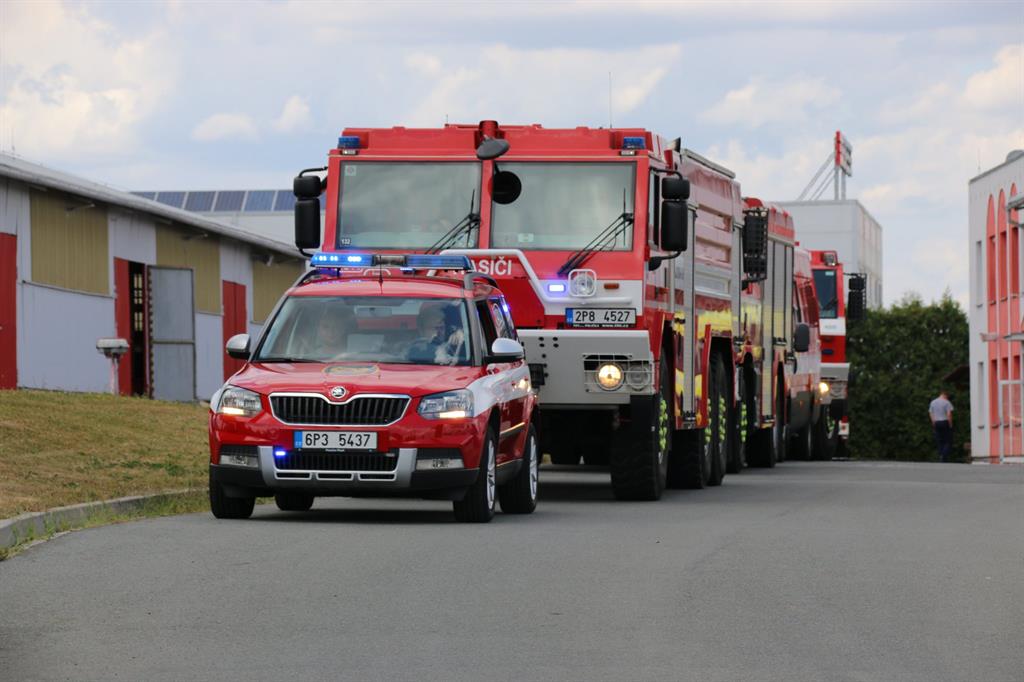 Hasiči z Plzeňského kraje odjeli na pomoc s požárem lesa v Hřensku - FOTKY