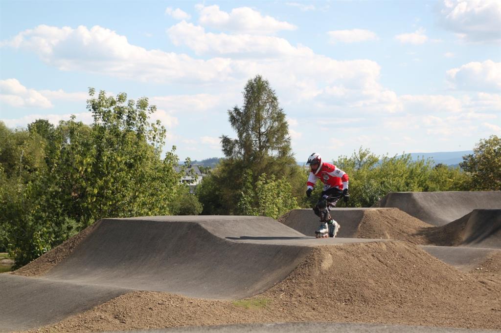 Klatovy mají zbrusu novou pumptrackovou dráhu! – FOTKY