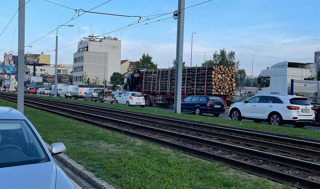 První školní den a spousta uzavírek! Řidiči v Plzni se museli obrnit trpělivostí