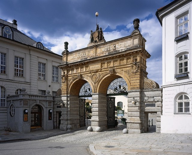 Pilsner Urquell oslavuje 180. výročí a vydává unikátní bankovky – FOTKY